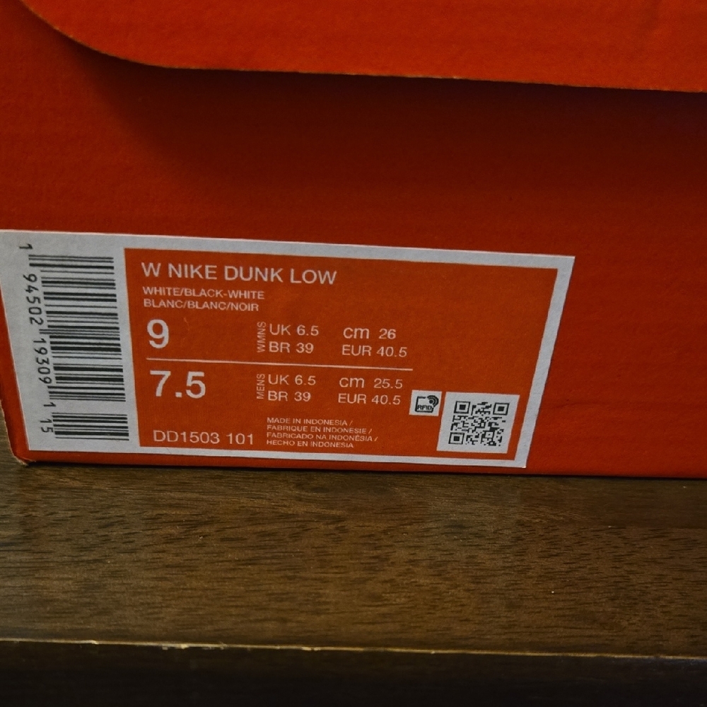 Womens Nike Panda Dunks - Picture 4 of 8
